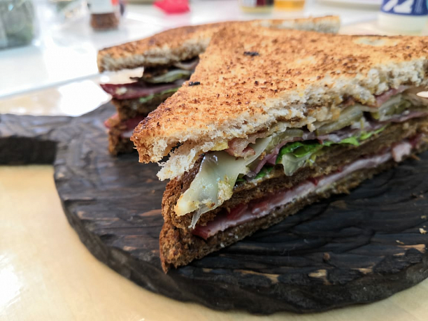 Фото 2 - Кафе-бар с кесадильями и сэндвичами в формате Fast Casual